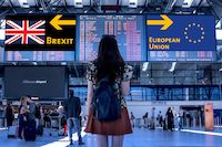 fille, aéroport, tableau d'affichage, union européenne, Royaume-Uni