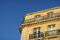 Façade d'immeuble en pierre CAF des Côtes-d'Armor