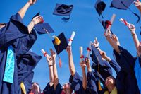 Etudiants qui fêtent leur réussite La relation entre la réussite et le fait d'être logé en résidence étudiante