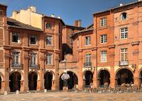 briques rouges, architecture, place historique, terrasse, patrimoine