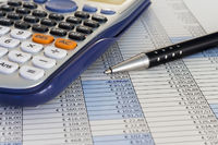 Calculette et stylo Montant de la bourse sur critères sociaux