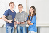 étudiant en soutien scolaire devant le tableau